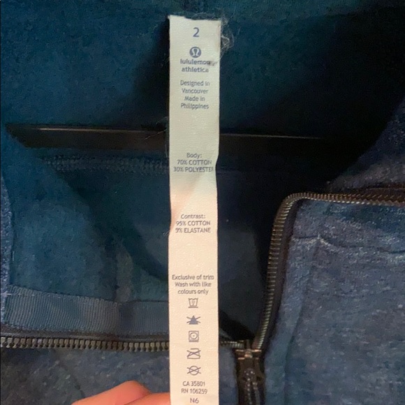 Lululwmon sweatshirt. Size 2. - Picture 4 of 4